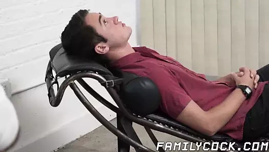 Twink üvey delinmiş sert tarafından buff adım baba