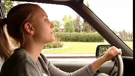 Lezbiyen gençler bilardo masasında sikişiyor