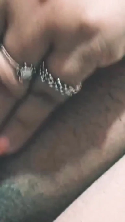 Ключевой момент из "горячая индийская бхабхи одна дома - мокрая и дикая экшн"