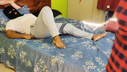 Malezyalı kız yarağa çok sert biniyor