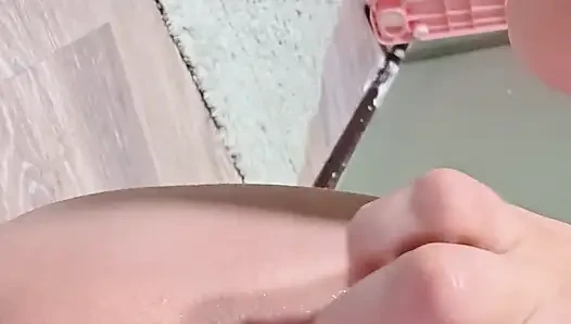 Azgın orta yaşlı seksi kadın tek başına mastürbasyon yapıyor