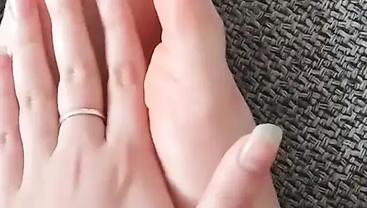 Naughtyceleste tarafından seksi küçük ayaklarıma tapıyor