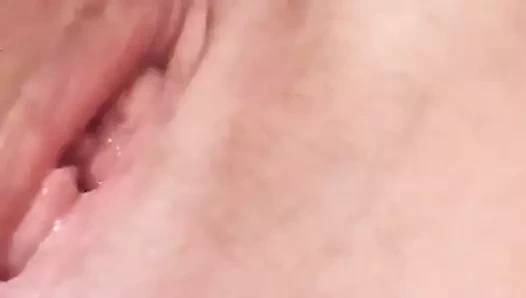 Büyük memeler seksi esmer yayılır ona kedi