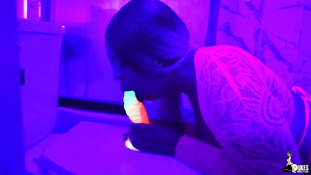 Shanice luv: duşta fışkırtıyor