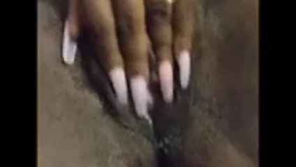 Huny maun güneş bantlarını kendi kendine yapıyor