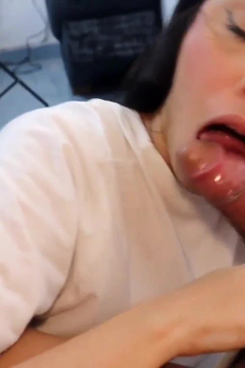 Merhaba iyi günler komşu, ne yazık ki, sana bir sır söyleyeyim? - Komşunun erkek arkadaşım benimle yatmak istemediğini söyle, yapabilirsin