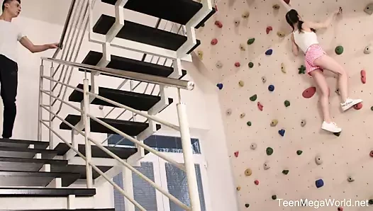 Teenmegaworld - x-melekler - yüksek duvardan sert penise