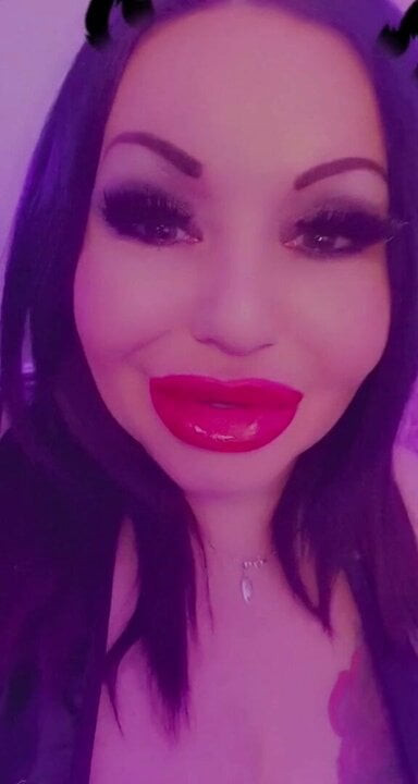 Mia milf Rating your cock! I'm an expert in filth