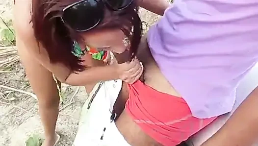 Ruiva batendo boquete no meio do mato pra amigo