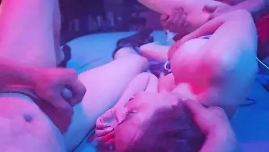 Delilah bir profesyonel gibi yarak alıyor