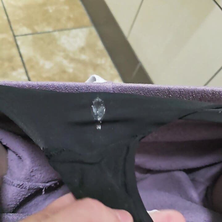 Benzin istasyonunda işerken bana katıl
