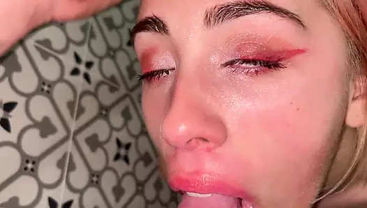 1 duştan önce babamın aşçısını emmeyi seviyorum