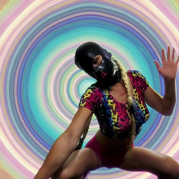 Trippy femme maskesi
