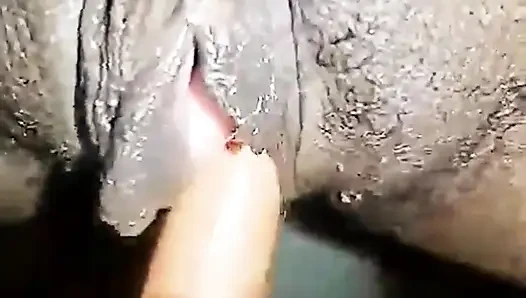 Şu Ugandalı Islak Amcık