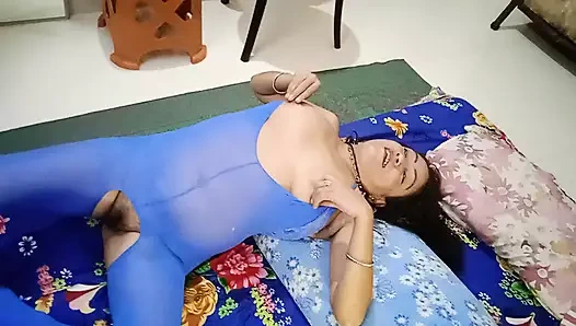 Hintli kadın seks yapıyor