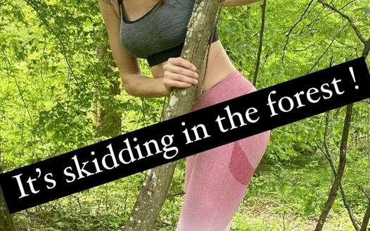 Bakış açısı adam sakso çekiyor ve sonra tüm spermleri yutmasını bitirmek için koruma olmadan ormanın ortasında sikişiyor!