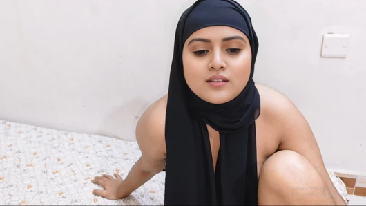 Schönes muslimisches hijabi-indisches bangla-mädchen fickt kaum exzilentes genuss-video.