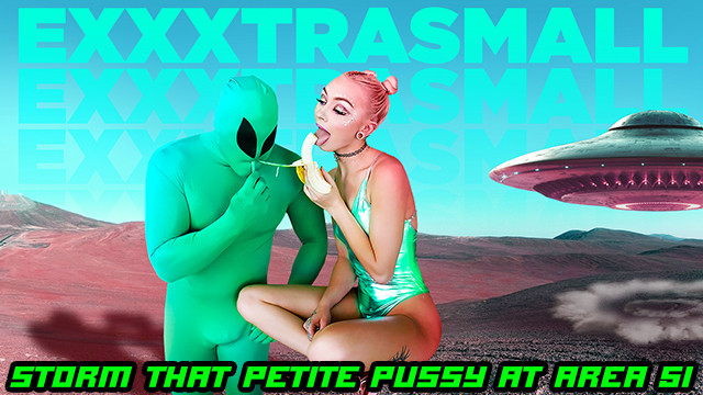 Exxxtrasmall - sevimli genç area51 dick ile oynuyor