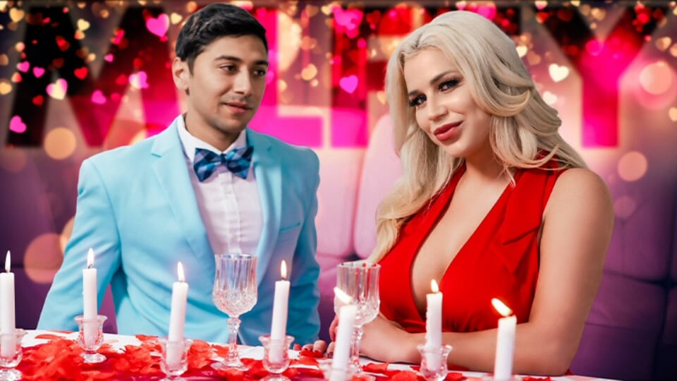 Üvey oğul üvey babasının yerini alıyor: film gecesinde seksi bir aile ilişkisi