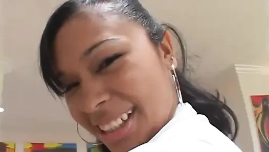 Bu büyük siyah yarak küçük amcığı için çok büyük