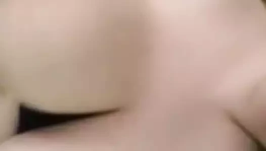 Exposed aptal sürtük michelle kuş oynuyor ile dev memeler