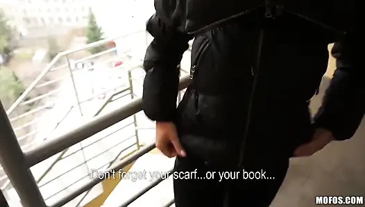 Halka açık pikaplar - küçük memeli megan promisita yarakları ve parayı seviyor