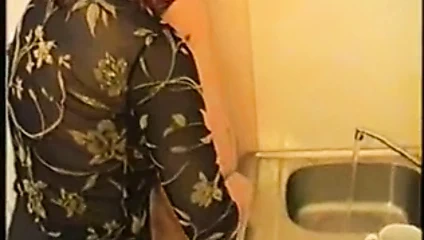 Rus adım anne ve oğlan sahip olan seks içinde mutfak