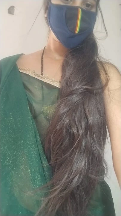 Hintli evli kadın shari solo striptiz yapıyor