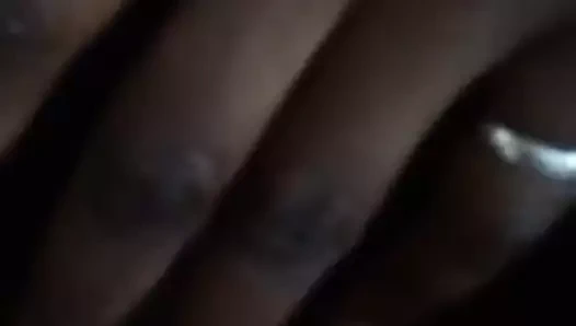 Siyah ıslak amcığı yavaş sikiyor