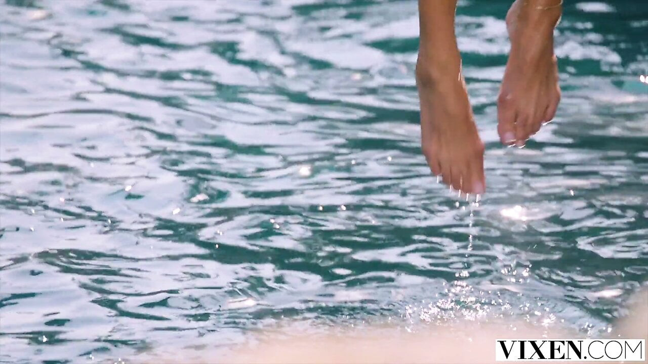 Vixen, seksi ve gizli venera erkeğini boynuzluyor