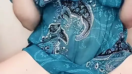 kız gösterilen kendini ve mastürbasyon