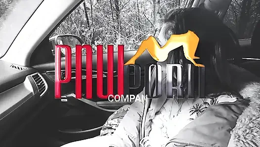 Ormanda fotoğraf çekimi dölleniyor ve üstüne işiyor