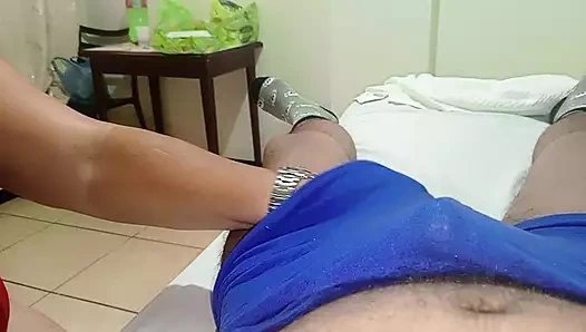 Üvey anne genç üvey oğluna yarak emiyor ve mastürbasyon yapıyor