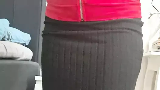 Orta yaşlı seksi kadın striptiz