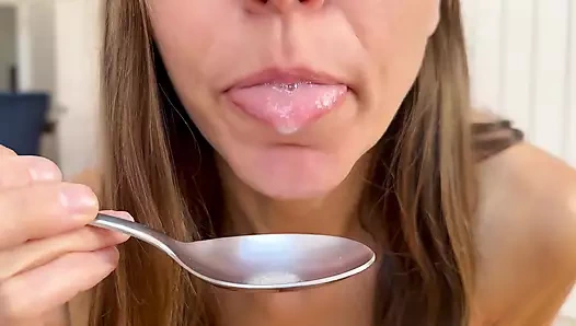 Üzerime boşalmayı bırak - kaşık salyası