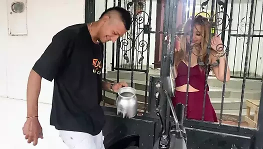 Üvey oğul üvey annesini sikiyor ve fark etmeyeceğini düşündü.