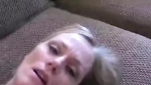 Karısını her açıdan seviyor