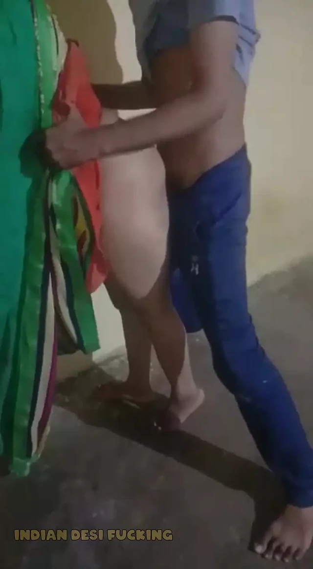 Hintli kadın Guna ayakta benimle seks yapıyor