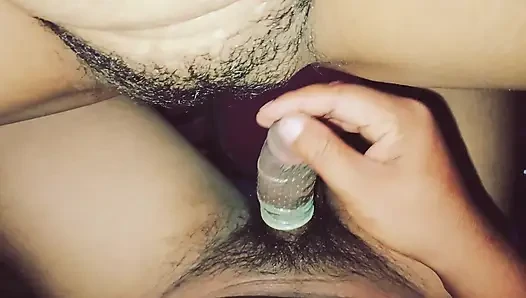 Evde karı koca arasında romantik an