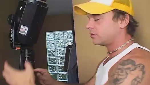 Büyük memeli sarışın orta yaşlı seksi kadın yatakta sikiliyor