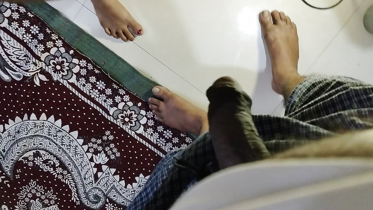 Üvey kılıklısını domaltarak sikiyor