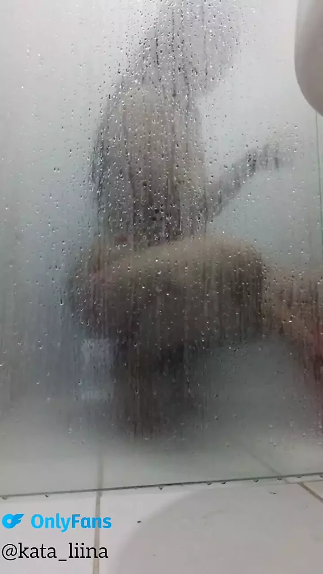 Üvey anne duş bölüm 1 ..... ve o fark ediyor…