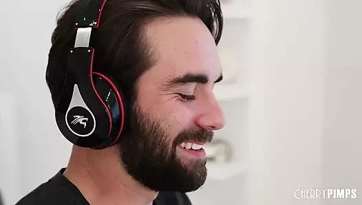 Büyük memeli sarışın üvey kız kardeş Zoey Monroe ters kovboy kızda üvey erkek kardeşinin yarağına biniyor