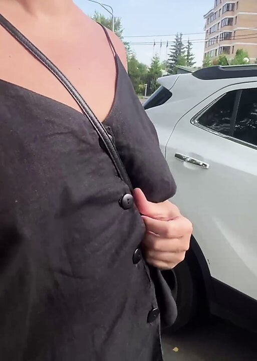 Otobüste halka açık flaş, şehir parkında fışkırtma. fışkıran orgazm. kamu fışkırtma. açık seks. busty kıllı amcık çıplaklık klitoris