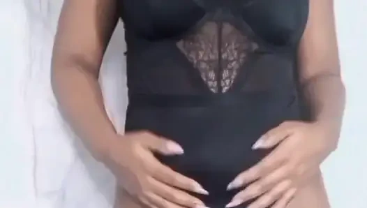 Sıcak Latin Latina, özel içeriklerin tadını çıkarmak için gizli sayfasında seni bekliyor