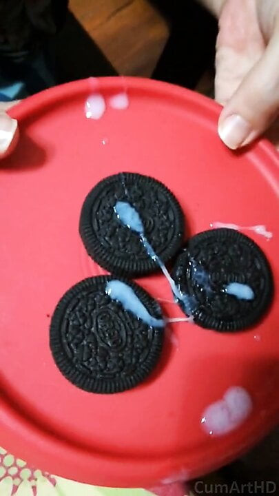 Süt var mı? Oreos ve boşalma - yemeğe boşalma 1