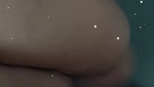 Anne parmak kedi içinde banyo