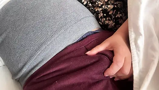 Este é um pau muito feio ... Deixe-me chupar, por favor! Eu quero sentir isso pulsante!