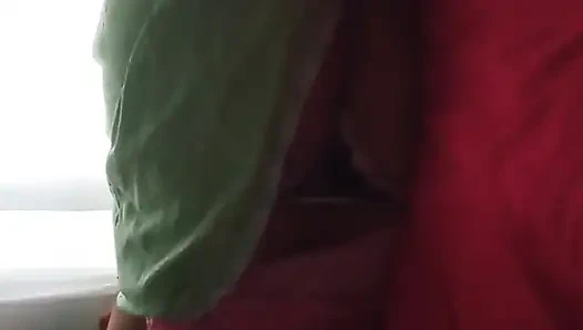 Karımın kullanılmış tangasıyla mastürbasyon yapıyorum ve fark etmiyor