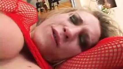 Ateşli yemek yemeyi unutur ve Creampie'den sonra iki kişiden çük suyunu hışırdar! okuma oranı yorumu izle!